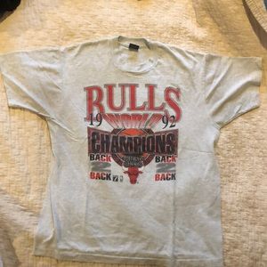 Chicago Bulls 1992 Back to Back Champions shirt Xl